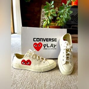 Converse x Comme des Garçons PLAY -- White with Red Hearts -- size 9w/7m
